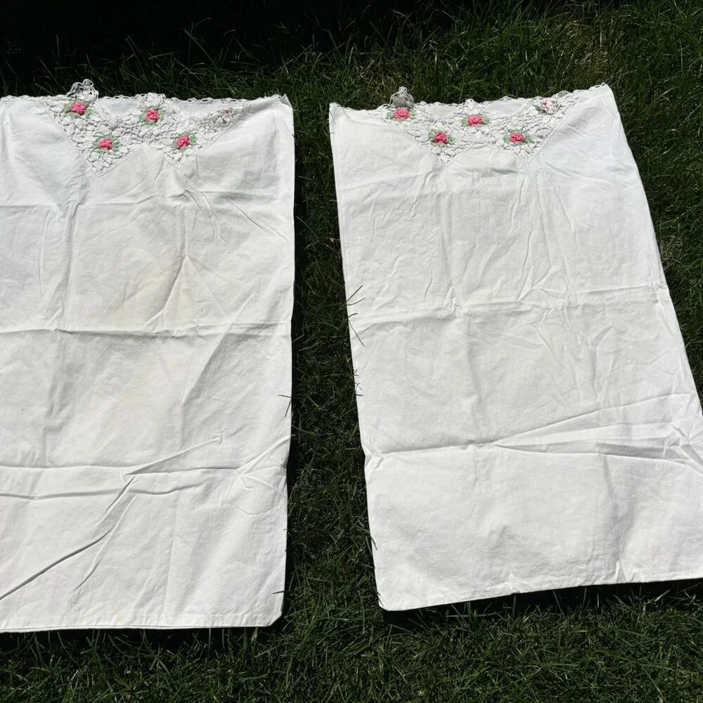 Vintage Floral Pillowcases/Sham Flowers Crochet Edge